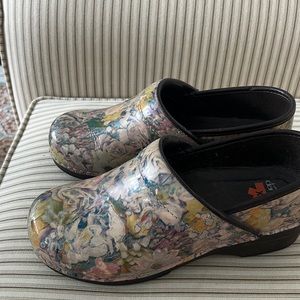 Floral Leather Swirl Professional